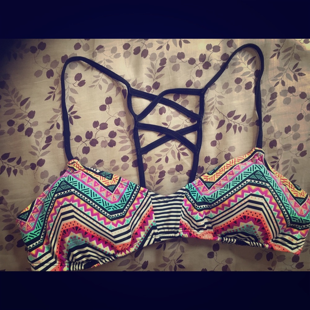 New bikini top, never worn. Tag size: Large